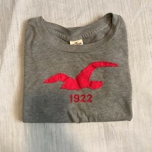 Grey hollister tee